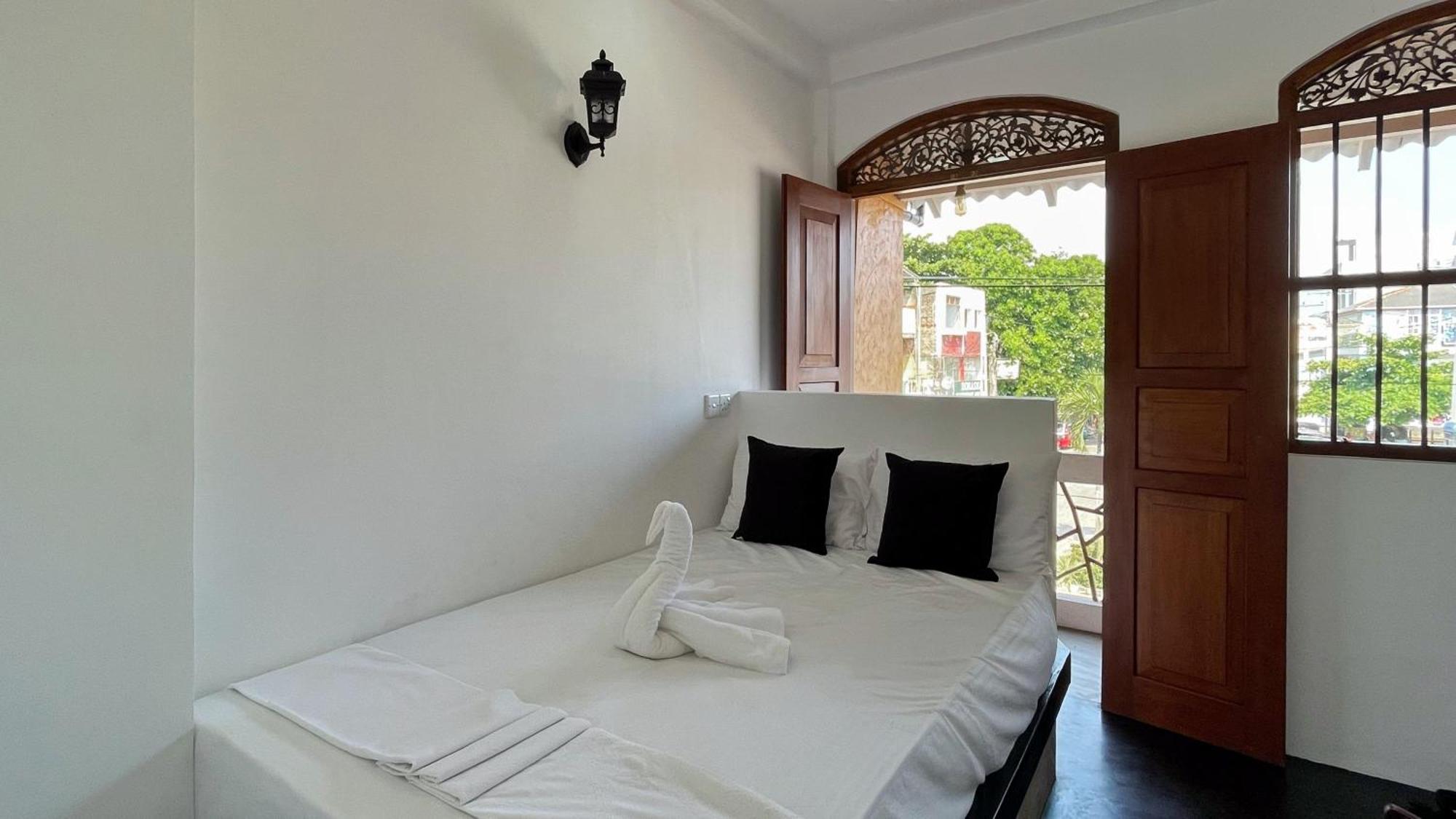 Heimathafen Hikka Appartement Hikkaduwa Buitenkant foto