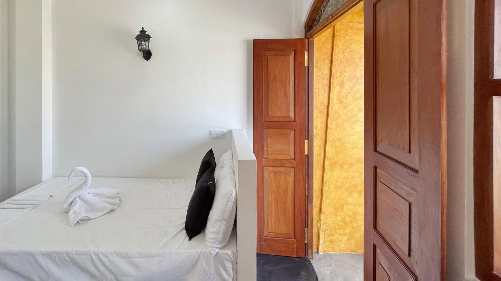 Heimathafen Hikka Appartement Hikkaduwa Buitenkant foto